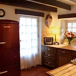 La Petite Maison- Fairytale In Village Center Ferienhaus *