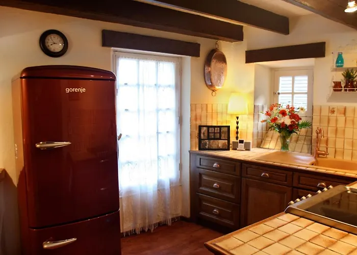La Petite Maison- Fairytale In Village Center בית נופש *