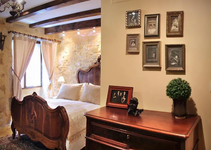 La Petite Maison- Fairytale In Village Center * Beynac-et-Cazenac